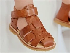 Angulus sandal cognac begynder